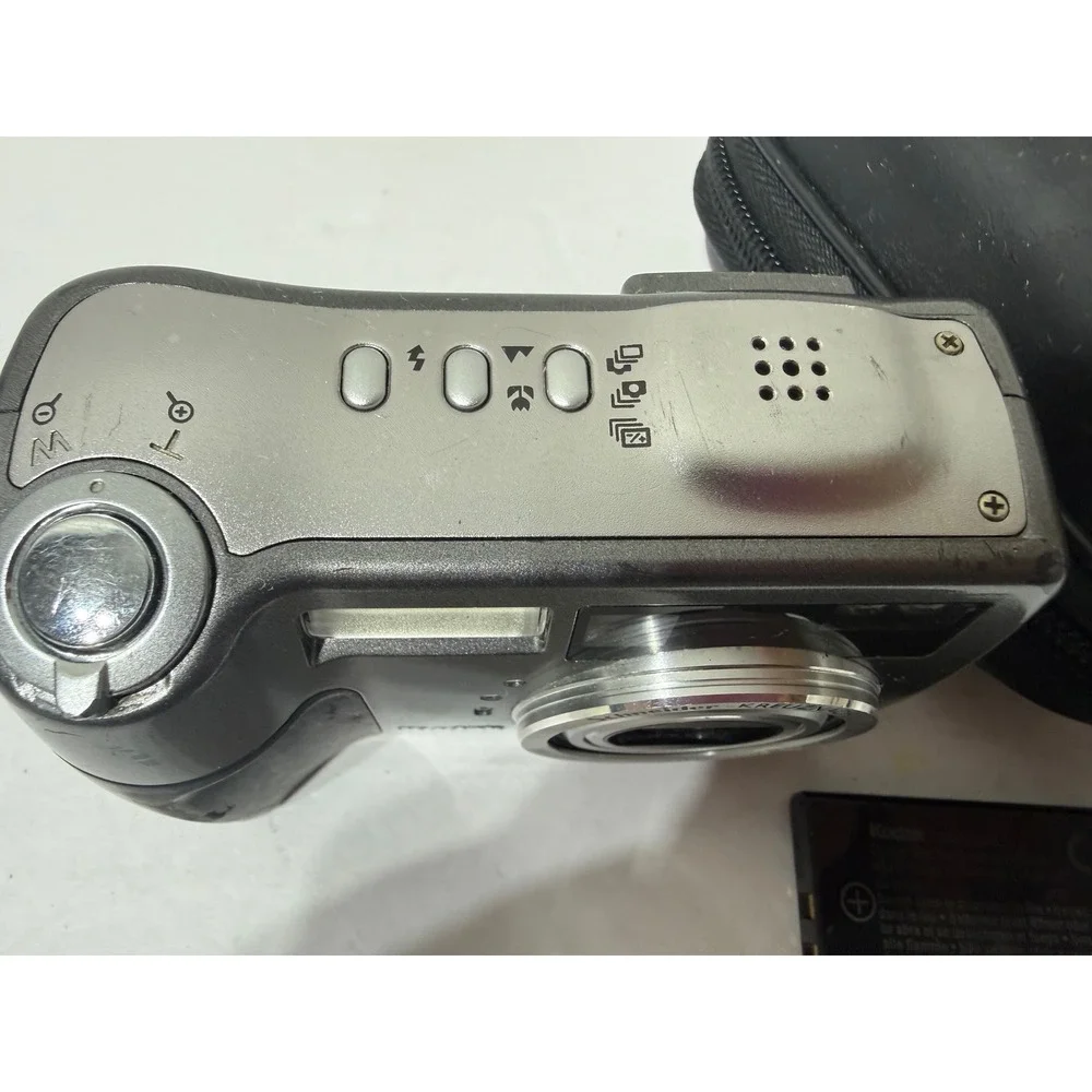 Kodak EasyShare Z760 6.1MP Digital Camera Bundle Silver Untested +Batteries Case